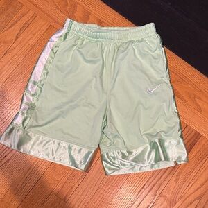 Boys XL Nike dri-fit Mint Green basketball Sports Shorts. Never worn